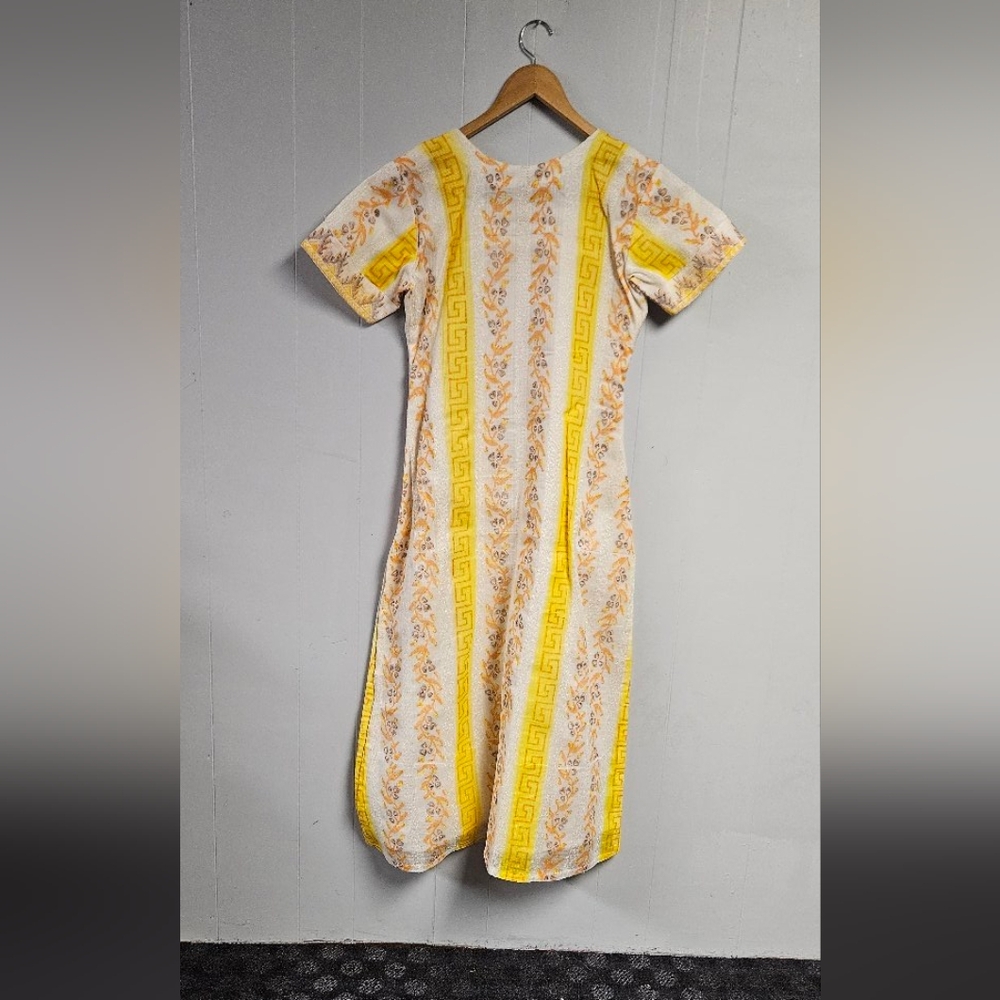 Woman's Punjabi Suit - Picture 3 of 9